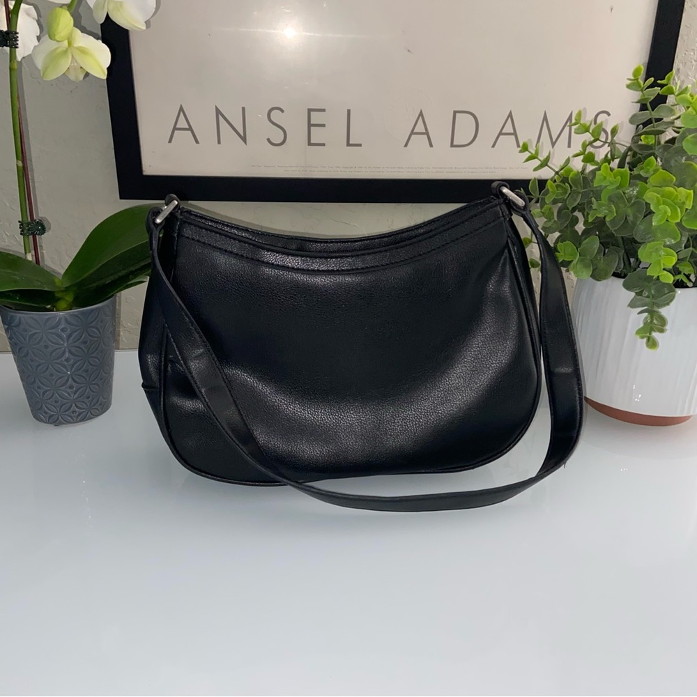 SOLD‼️ Y2K LIZ CLAIBORNE BLACK SHOULDER BAG